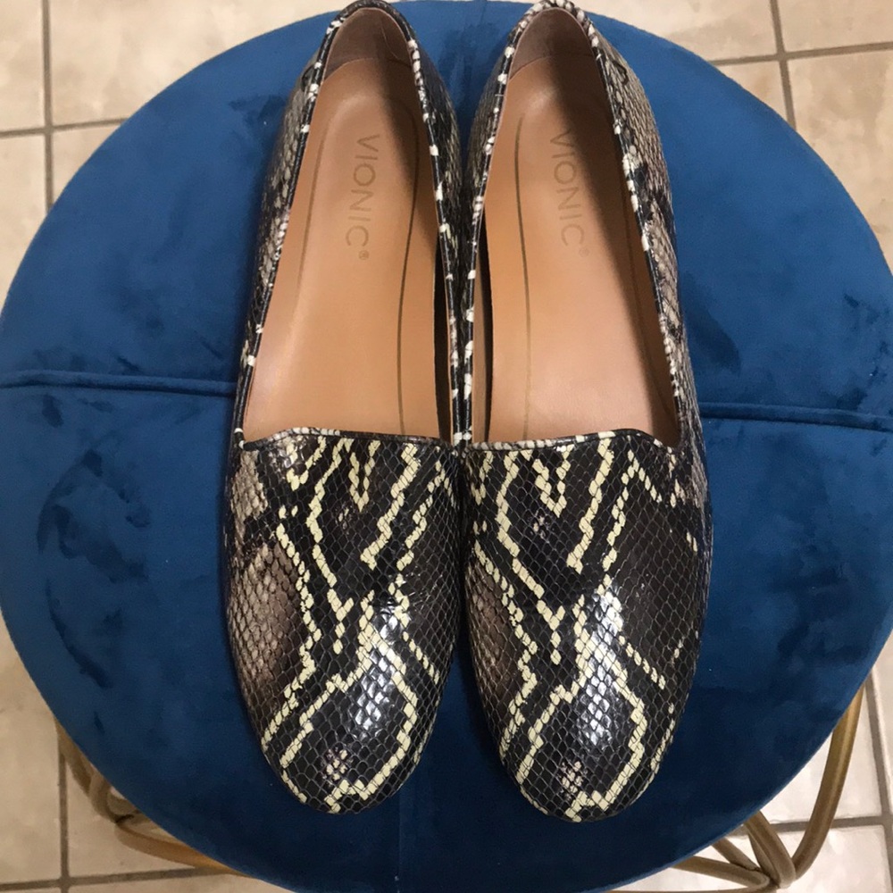 VIONIC Willa Women’s Slip On Flats